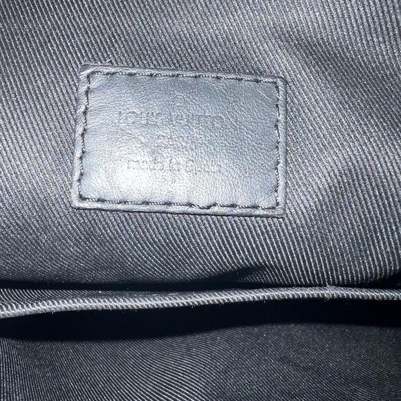 Louis Vuitton Crossbody - Picture 5 of 9